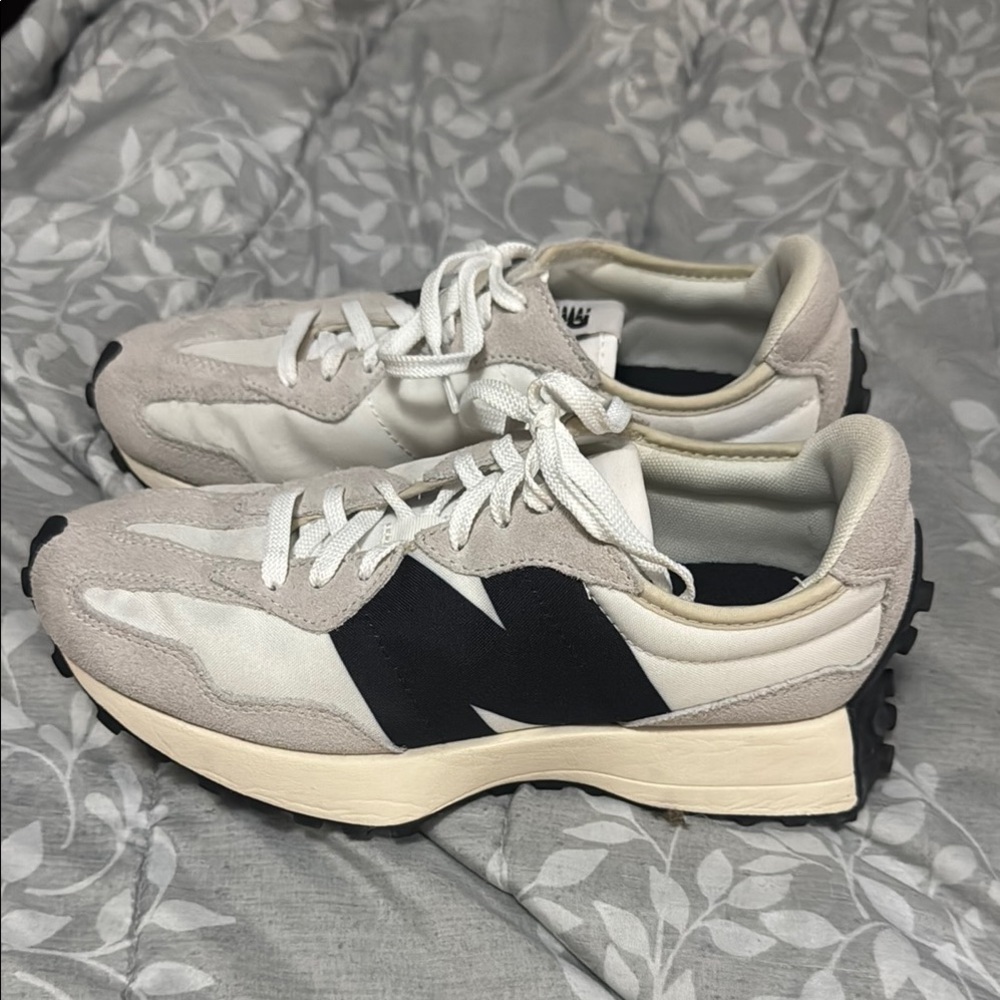 New Balance 327 White/Black/Cream